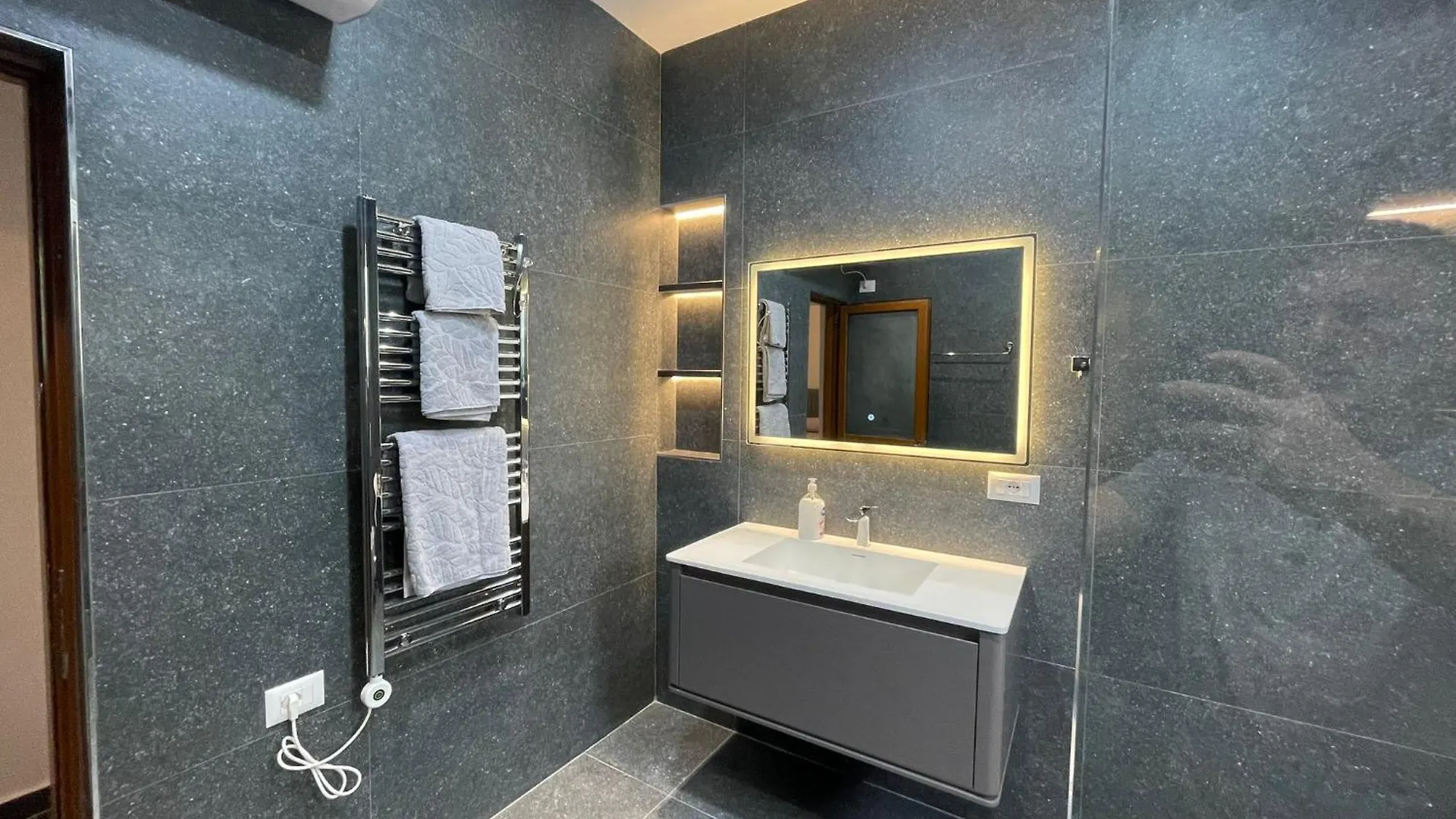 Modern Studio Apartment In A Villa - Tirane Albanië