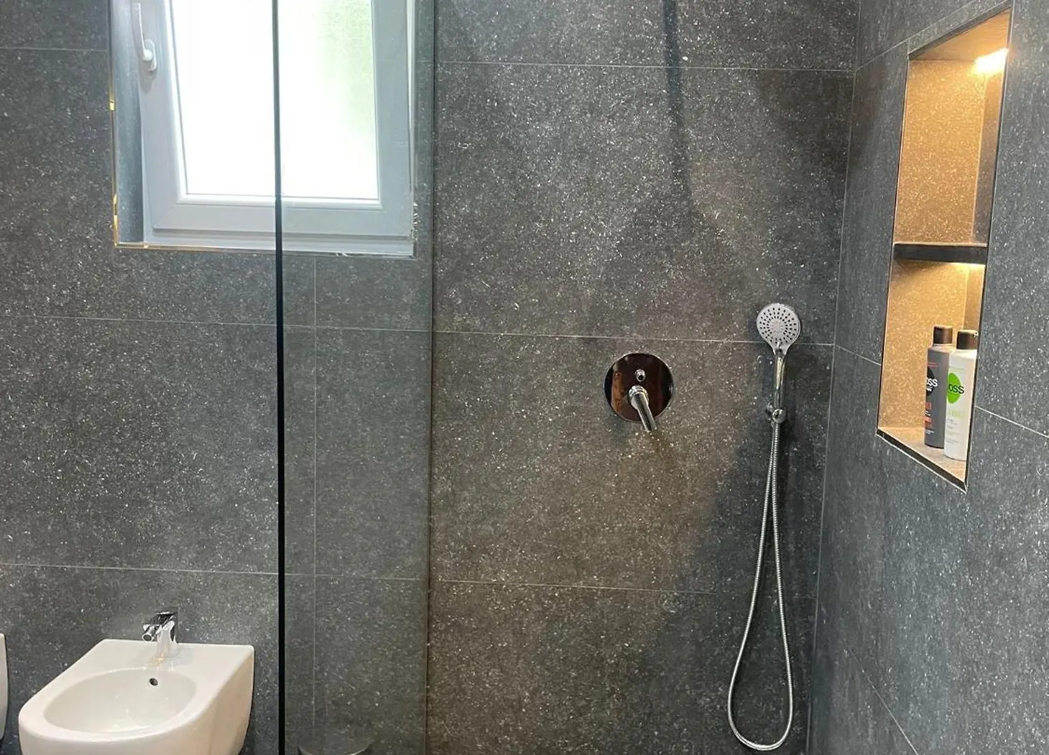 Modern Studio Apartment In A Villa - Tirane