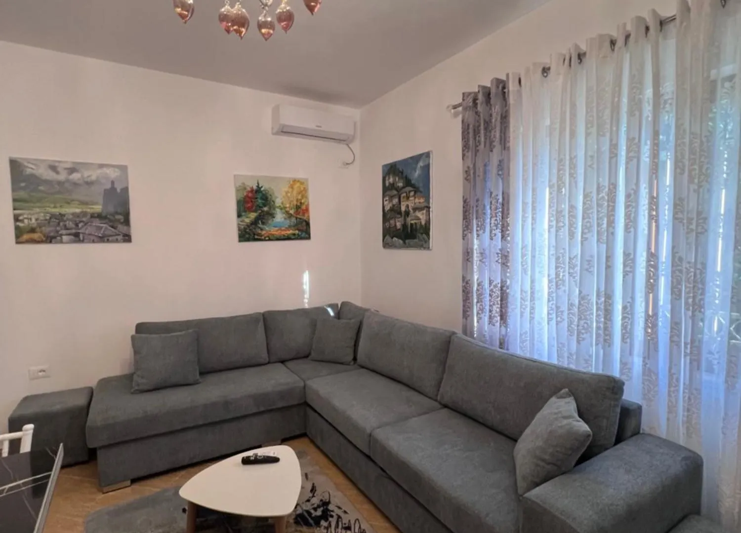 Modern Studio Apartment In A Villa - Tirane Albanië