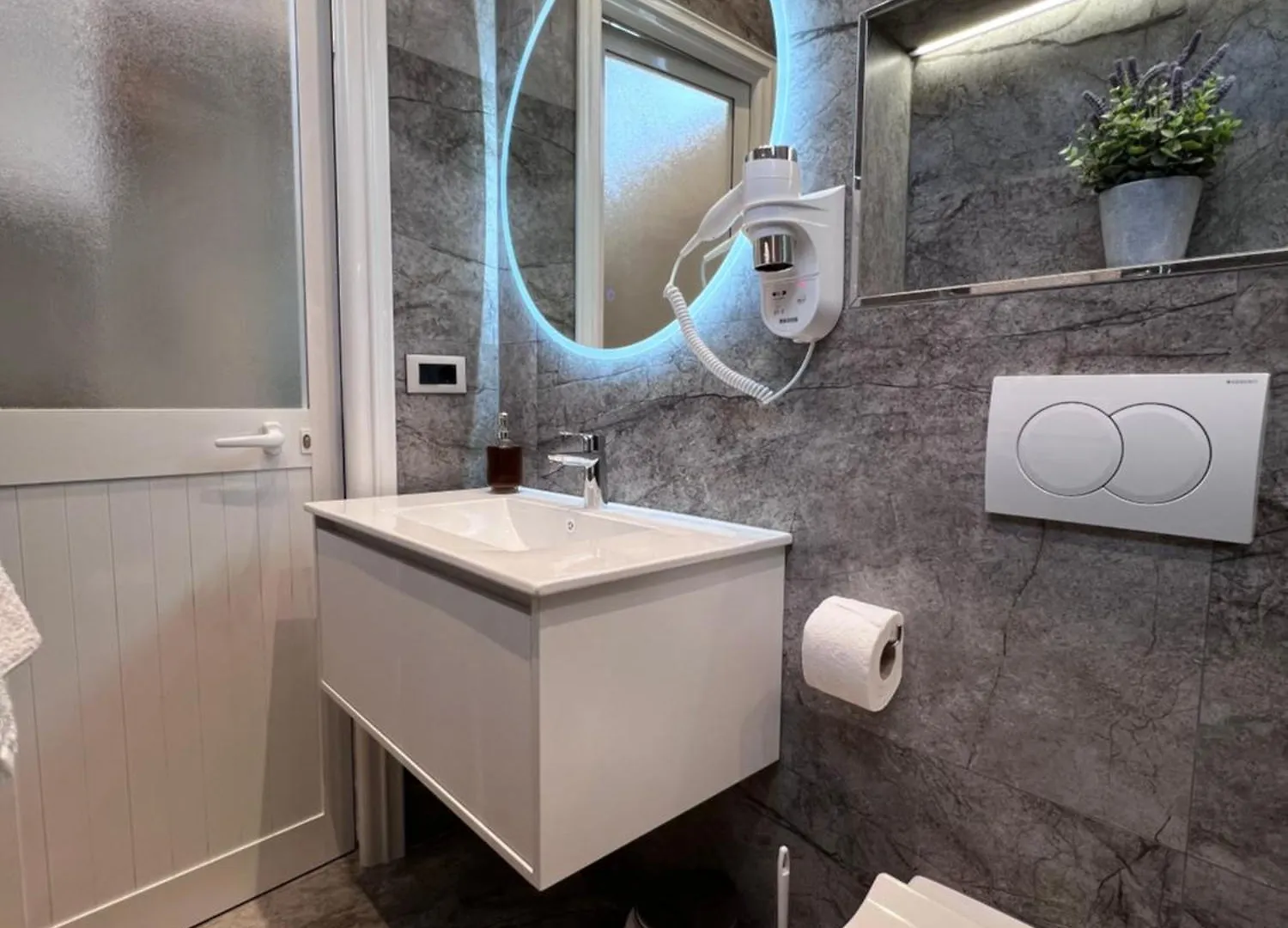 Modern Studio Apartment In A Villa - Tirane